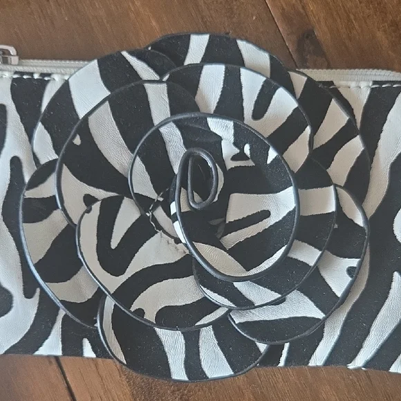 Stylish Zebra Print Clutch with Wristlet - Picture 2 of 3